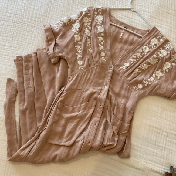 Free People Dresses & Skirts - Free people love to love you blush dress midi xs